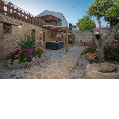 Pamelas House with Jacuzzi