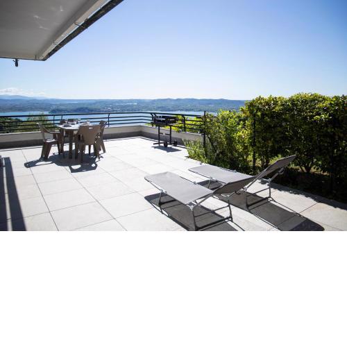 PANORAMA - Apartment with terrace overlooking the Lake