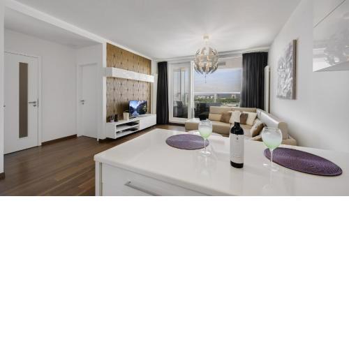 Panorama - Sunset and castle view, 22nd floor, garage, AC