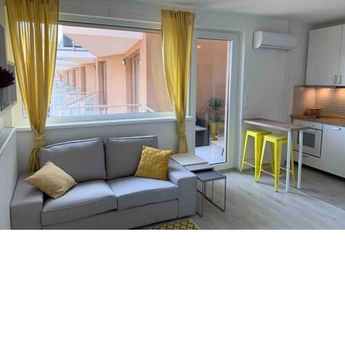 Panorama studio with balcony in Corvin district