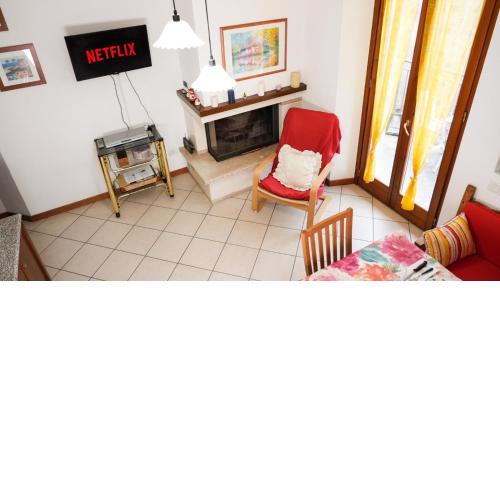 Panoramic lake view home's Giulia