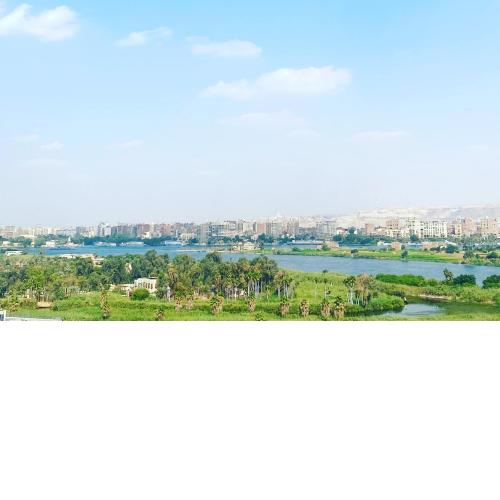 Panoramic Nile & Pyramids view vintage apartment