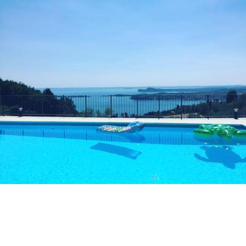 Panoramic Pool Lake View with Parking
