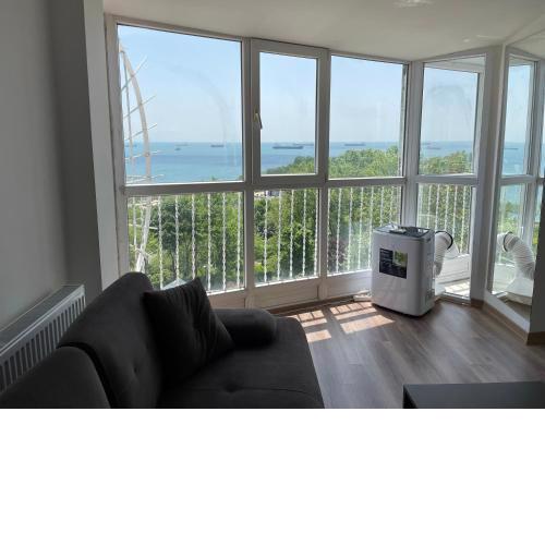 Panoramic Sea View, Sunny top floor, 2 ACs, Walk to Sea L