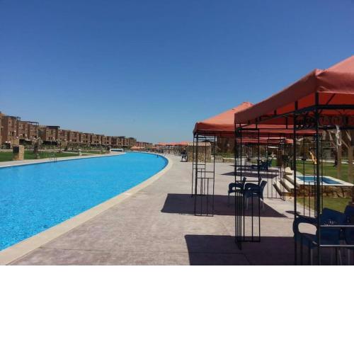Panoramic-VIEw Chalet in El-SOKHNa/by Pool & beach