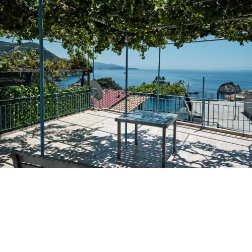 Panos Apartments