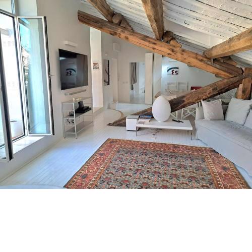 Pantheon White Penthouse