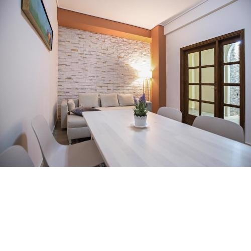 Paradise Apartment in Peiraiki
