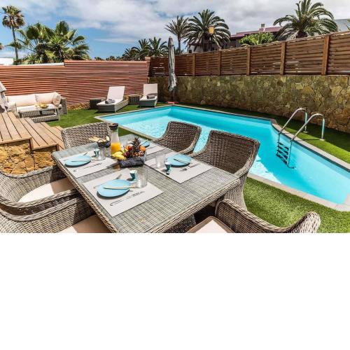 Paradise Beach House: piscina privada, playa 100m