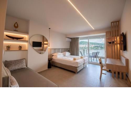Paralimnio Suites
