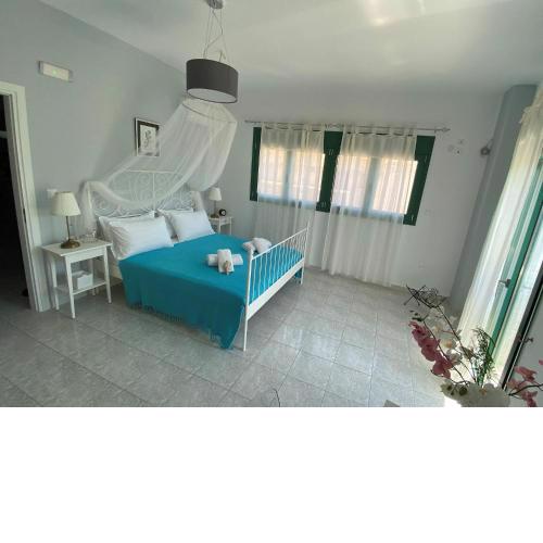 Paraskevi's Apt - City Center w/ Lovely Park View
