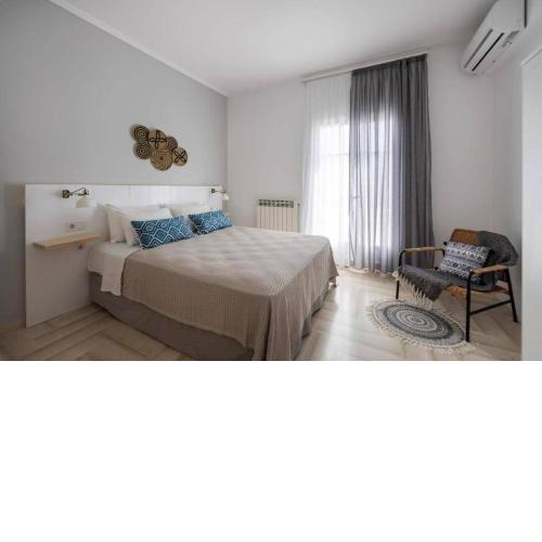 Parikia's Bright Comfort Villa