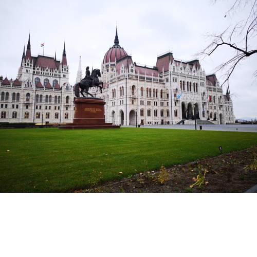 Parliament Apartment Alkotmany Utca 4