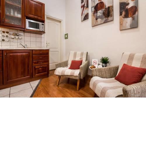 Parliament & Riverside Apartment