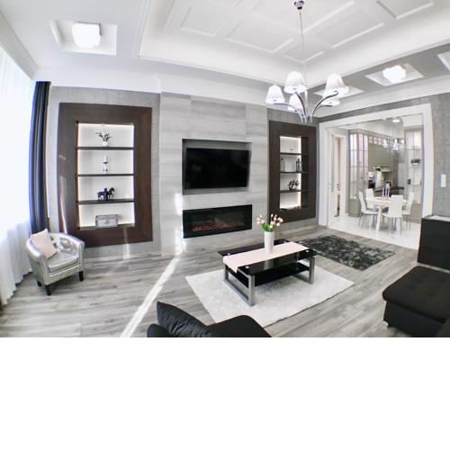 Parliament Square Apartment