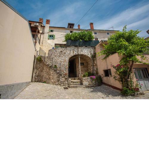 Parona Holiday Home