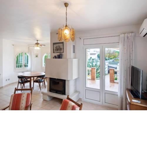 Peaceful Holiday home in Sant Pere Pescador With Swimming Pool