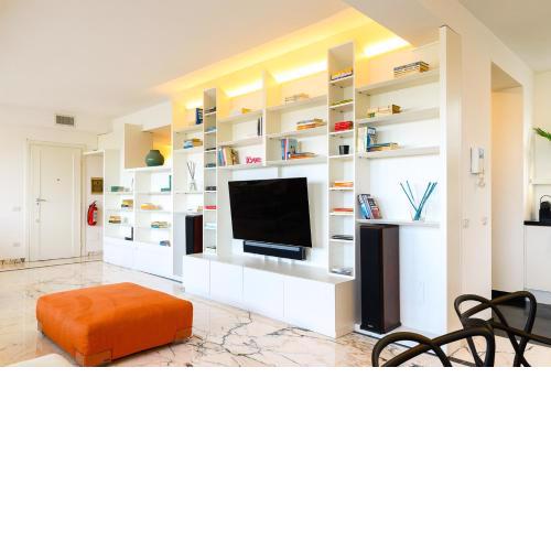 Peaceful Penthouse with Garage - NDP Rent