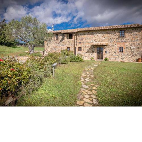Peaceful Villa in Radicofani with Pool