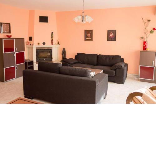 Peach Coloured 2-BDR Apartment By the Sea Garden