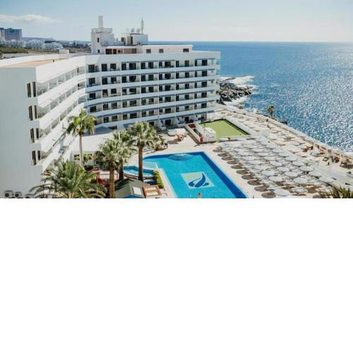 Pearly Grey Ocean Club Apartments & Suites