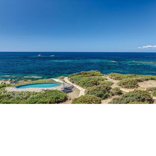 Pedra - Exclusive seafront villa with private pool