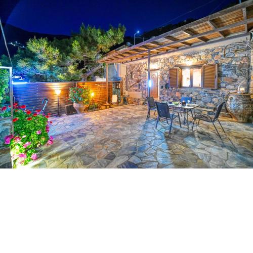 "PefkoPetro" Traditional House