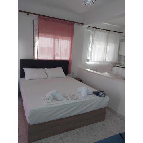 PELEKAN rooms and apartments athina 11