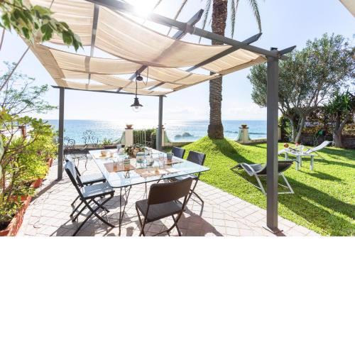 Penelope Seaview Apartment