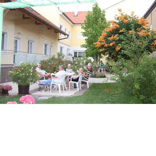 Pension & Weingut Storchenblick