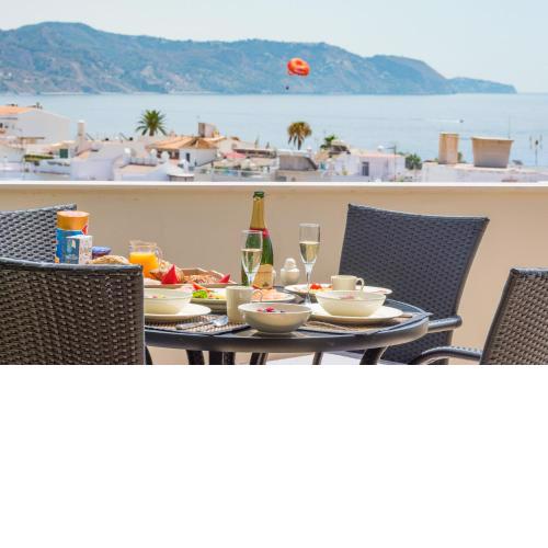 Penthouse 2 mins from the beach