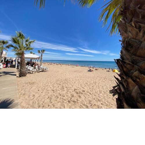 Penthouse 35 meters from the beach