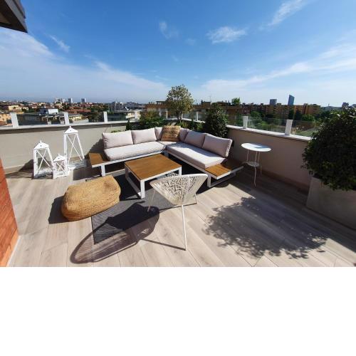Penthouse F8 - Panoramic terrace, view Two Towers