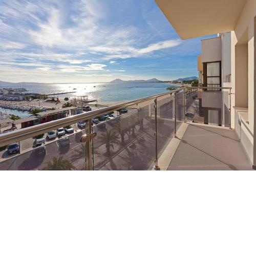 Penthouse Frontline Apartment Next to Beach