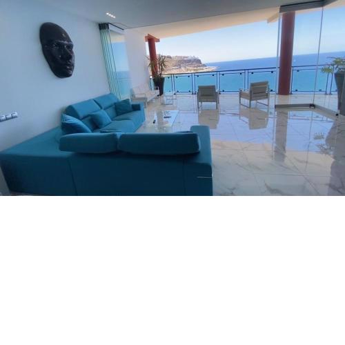 PENTHOUSE IN THE SEA, Tauro