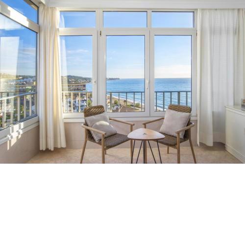 Penthouse studio with sea views