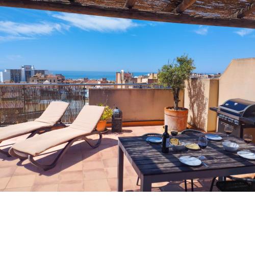 Penthouse with amazing sea views and parking