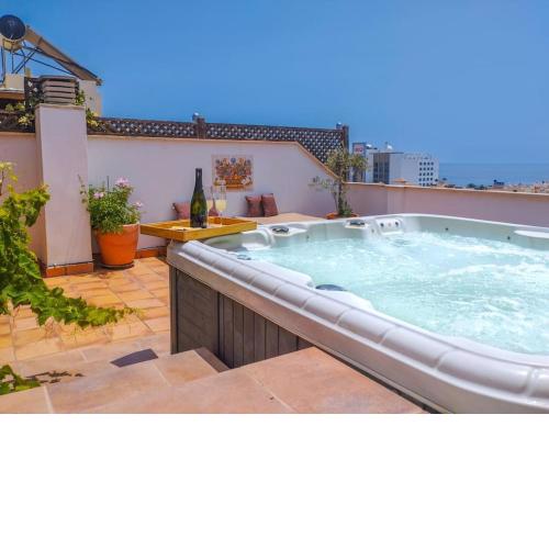 Penthouse with Jacuzzi and spectacular Sea Views