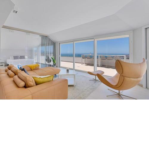 Penthouse with ocean & city view