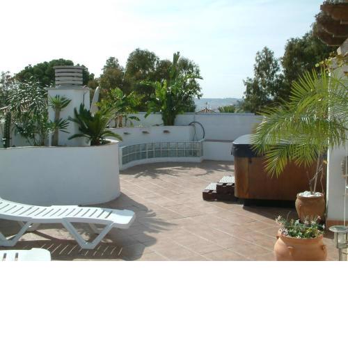 Penthouse with Private Roof terrace and jacuzzi