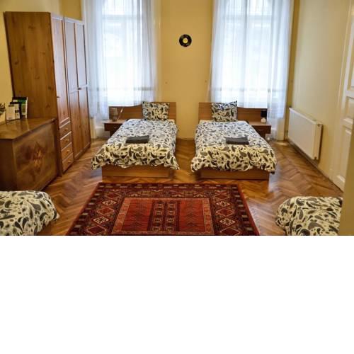 Perfect location spacious 4 BR flat for 11 guests