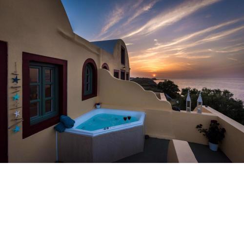 Perfect Santorini Villa 2 Bedrooms Michelangelo Beach Villa Outdoor Jacuzzi and Beautiful Views Oia