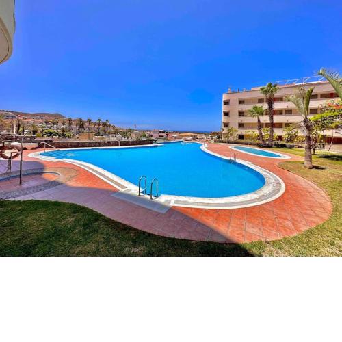 Perfect stay in sunny PalmMar with pool & balcony