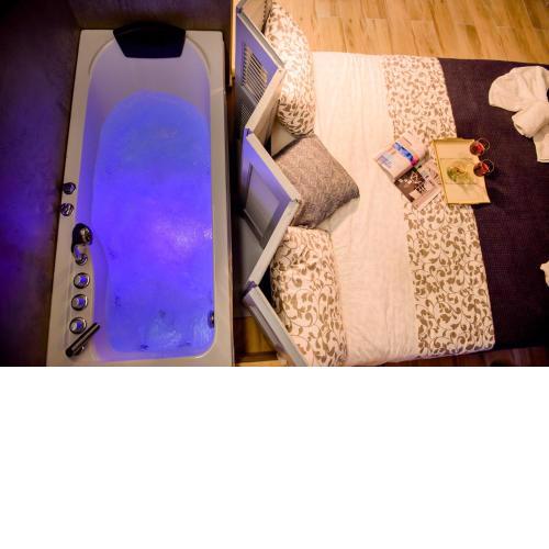 Perfectly located jacuzzi Apt