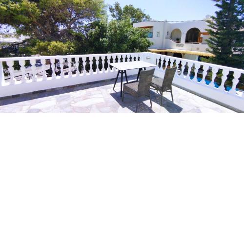 Perissa Art Villa - Kitchen & Washing Machine