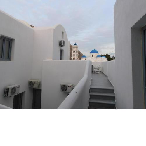 Perissa Centrale Rooms