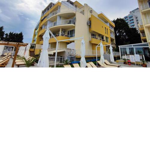 Perla Apartments First Line