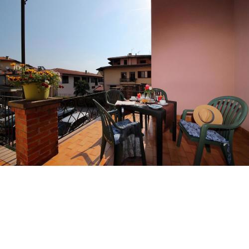 Petalo Bianco 100m from lake - Happy Rentals