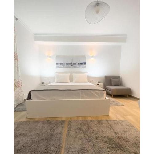 Petite Retreat in Kolonaki, Athens /Netflix