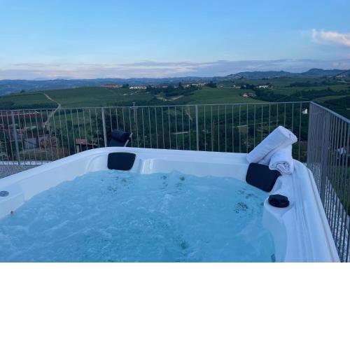 Petra Suites La Morra with Jacuzzi